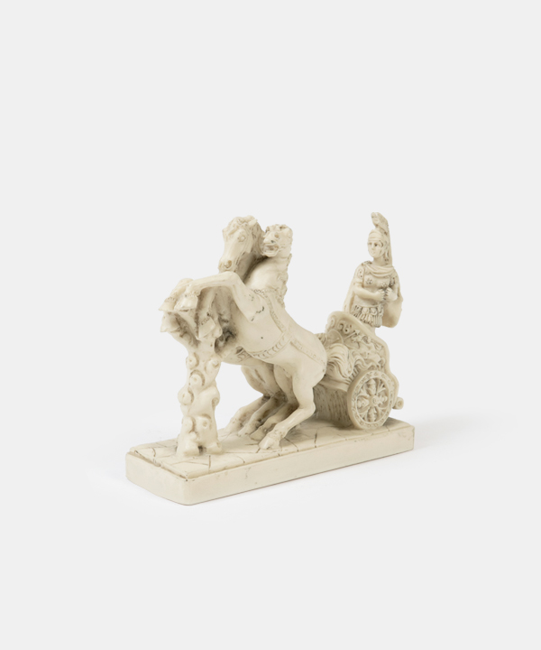 101391. [in Italy] 오브제