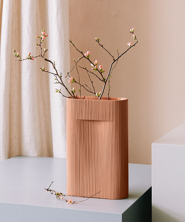 100204. MUUTO Ridge Vase H35